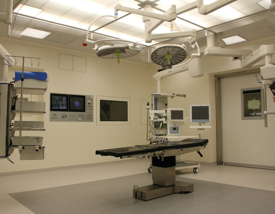 Operating theatre with table and lights